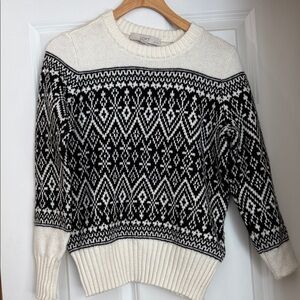 LOFT Women's Black and White Geometric Sweater